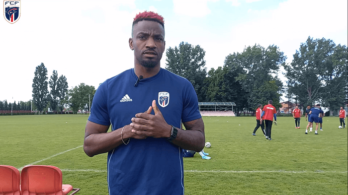 Stopira volta ao Tubaroes Azuis